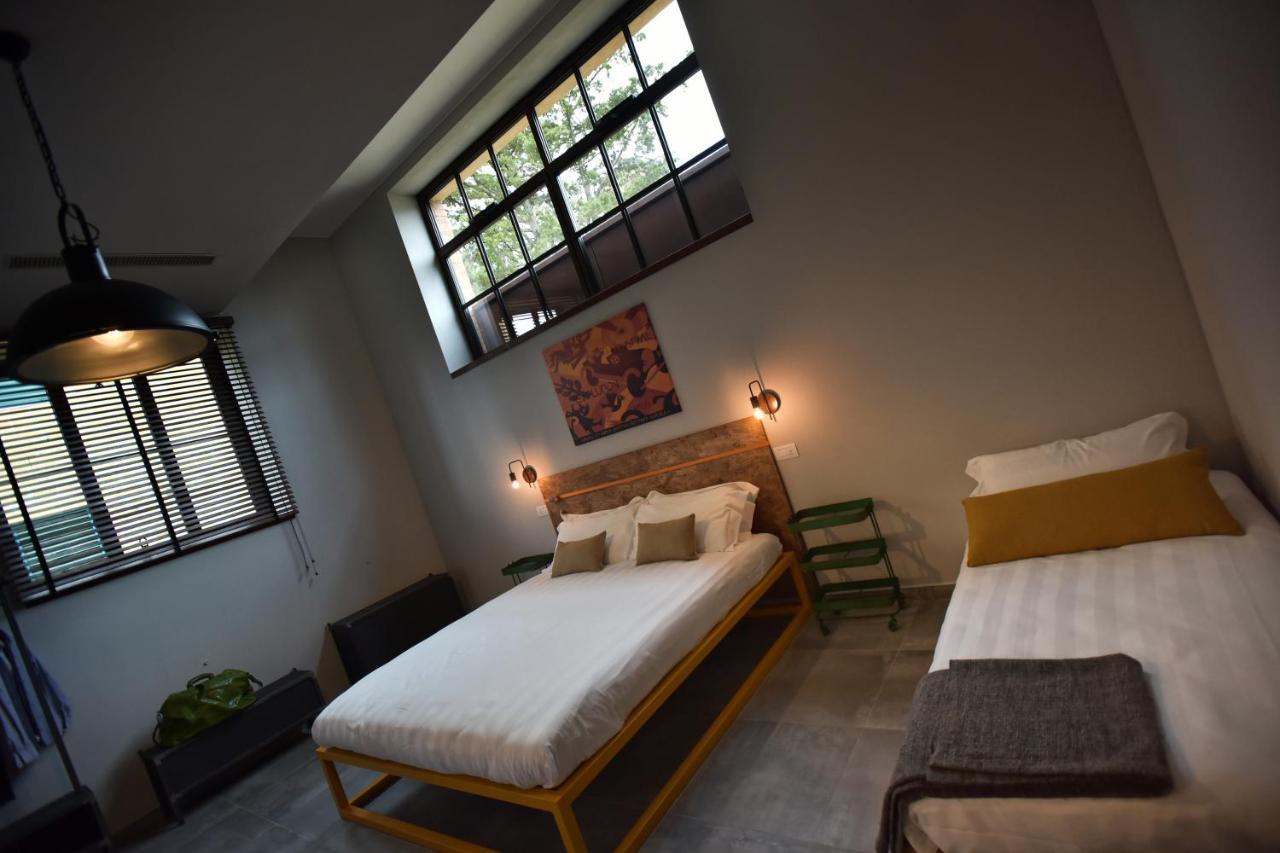 Garage47 Storica Officina Meccanica Loft B&B In 피엔자 외부 사진