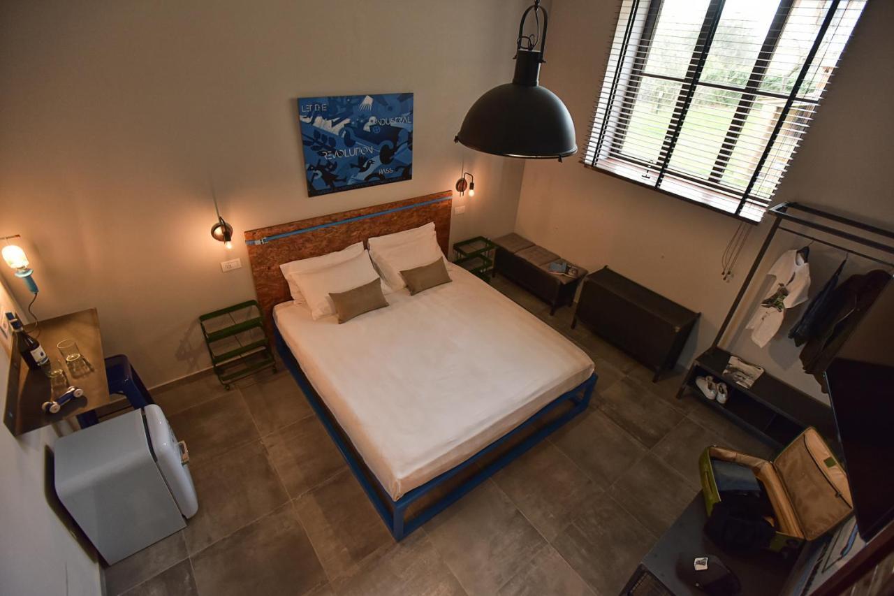Garage47 Storica Officina Meccanica Loft B&B In 피엔자 외부 사진