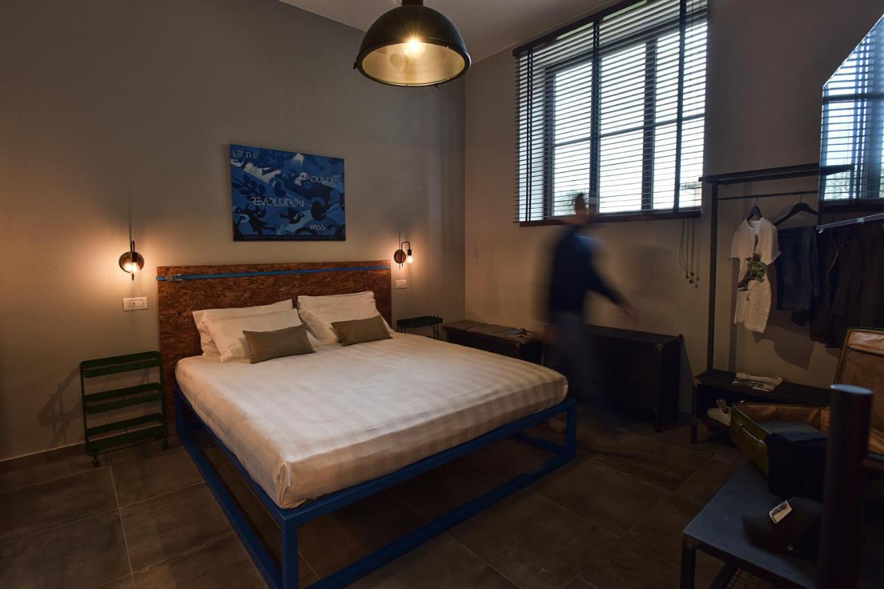 Garage47 Storica Officina Meccanica Loft B&B In 피엔자 외부 사진