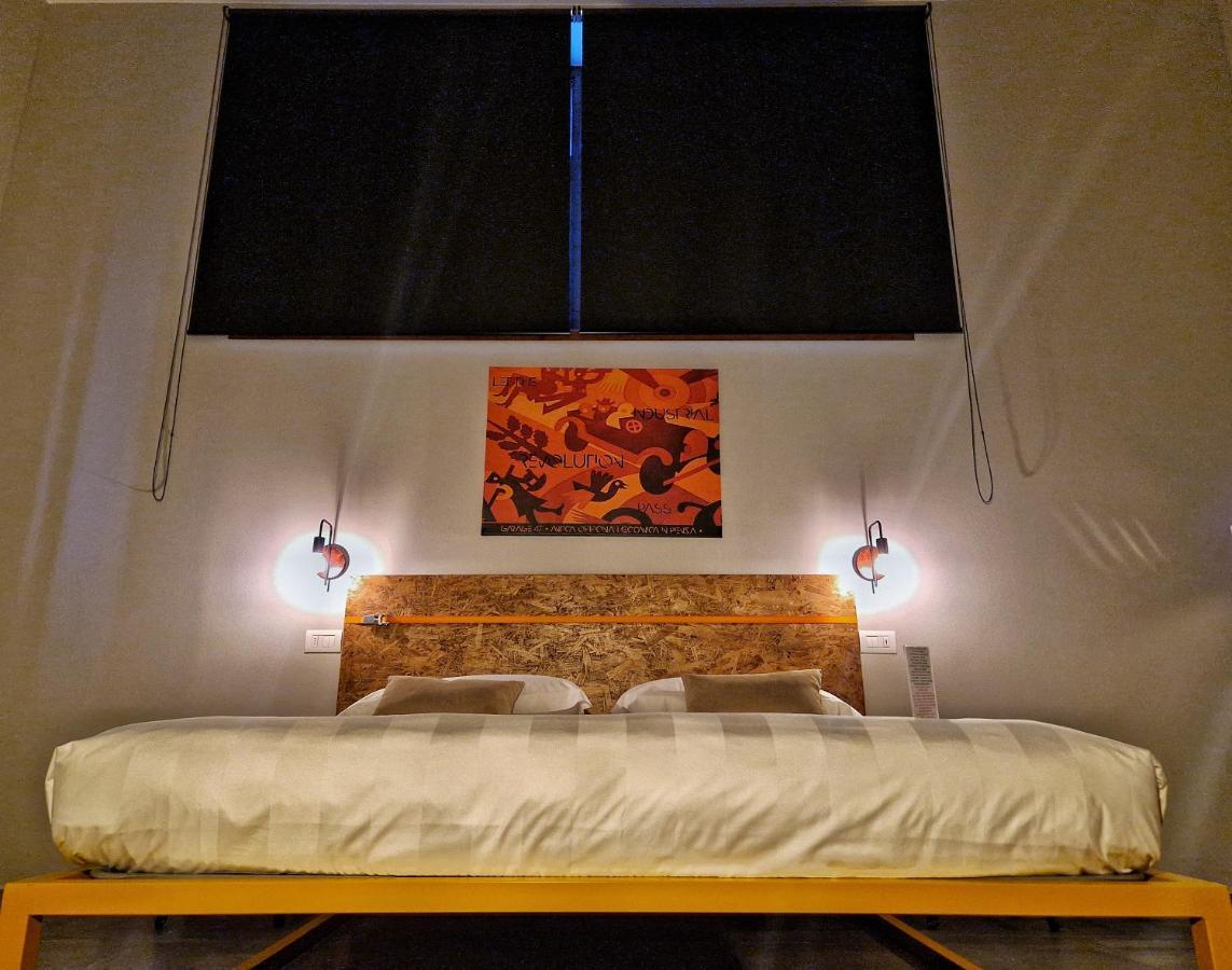 Garage47 Storica Officina Meccanica Loft B&B In 피엔자 외부 사진