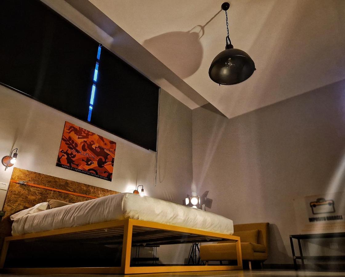 Garage47 Storica Officina Meccanica Loft B&B In 피엔자 외부 사진