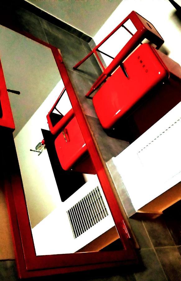 Garage47 Storica Officina Meccanica Loft B&B In 피엔자 외부 사진