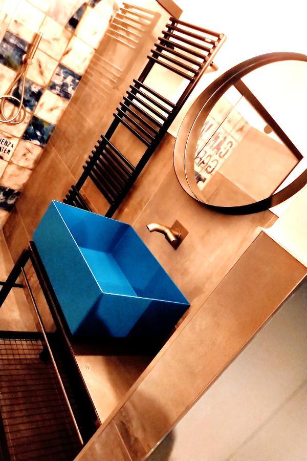 Garage47 Storica Officina Meccanica Loft B&B In 피엔자 외부 사진