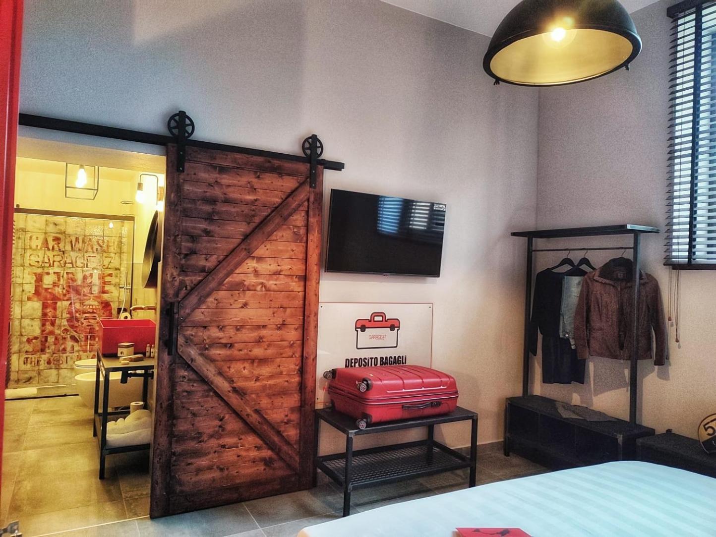 Garage47 Storica Officina Meccanica Loft B&B In 피엔자 외부 사진
